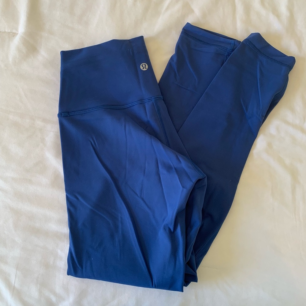 Blue lulu wunder under leggings!! 😍